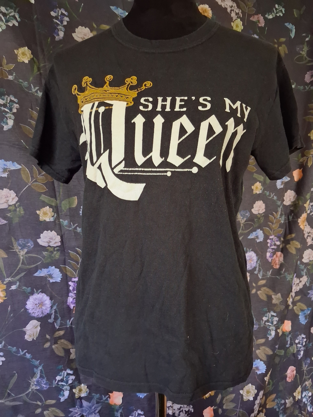Gildan Black 'She's My Queen' Graphic Tee with Gold Crown